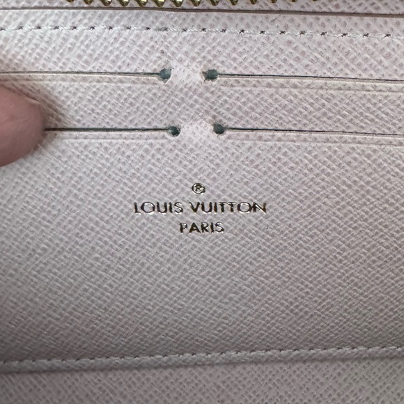 Authentic Gently Used Louis Vuitton Clémence Wallet. Damier Rose Ballerine Pink - Picture 8 of 9